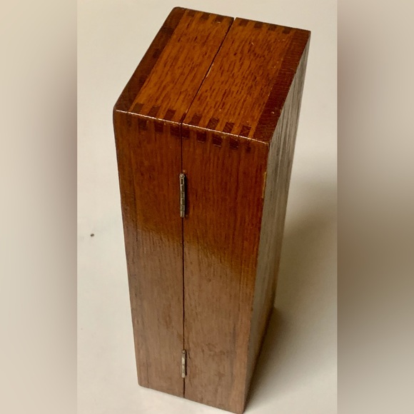 Late 19th Century Hand Carved Finger Jointed Wheeler & Wilson Sewing Machine Box - Picture 15 of 15